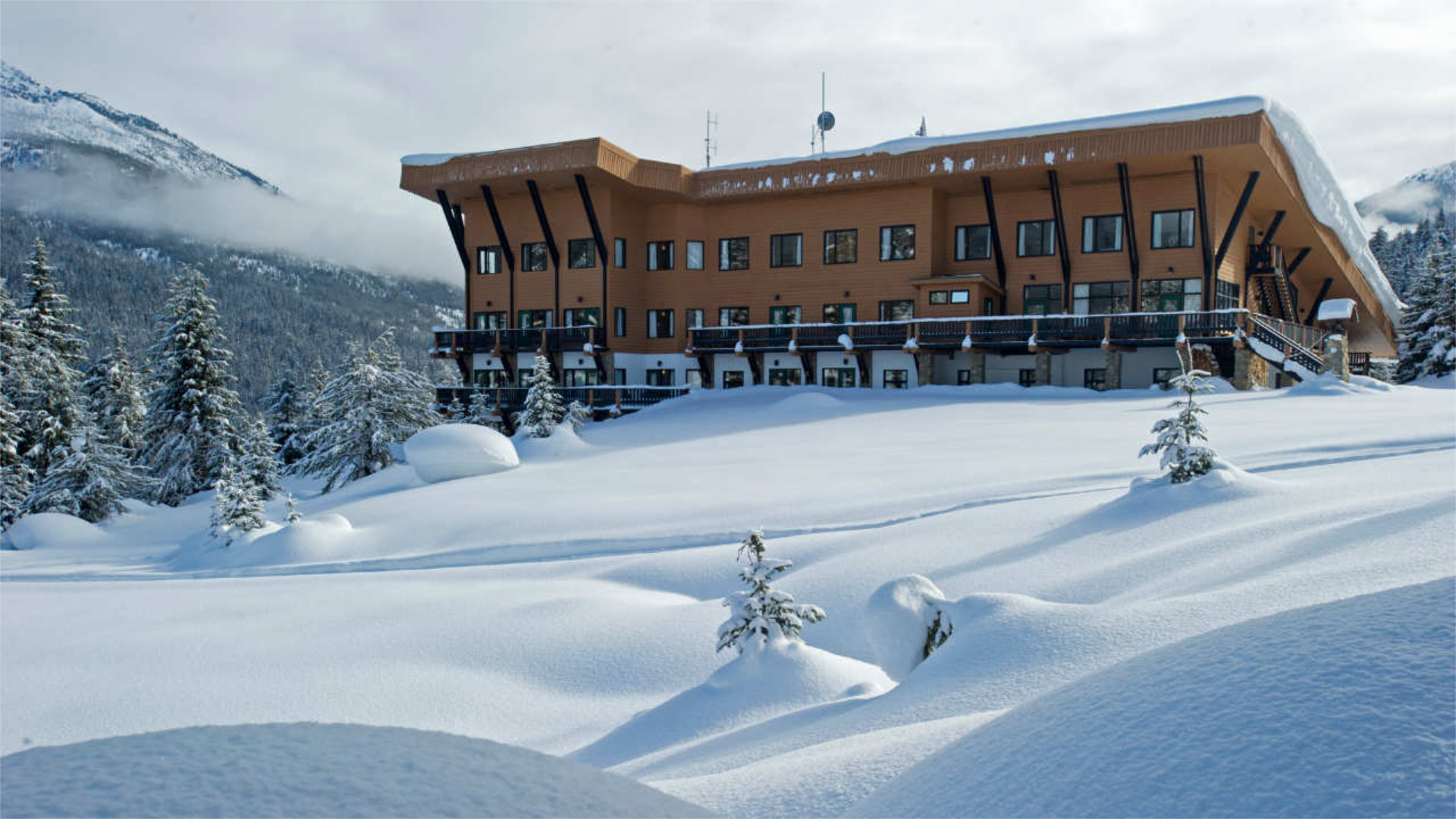 CMH Heliskiing Erfahrung Powder Masters Lodges